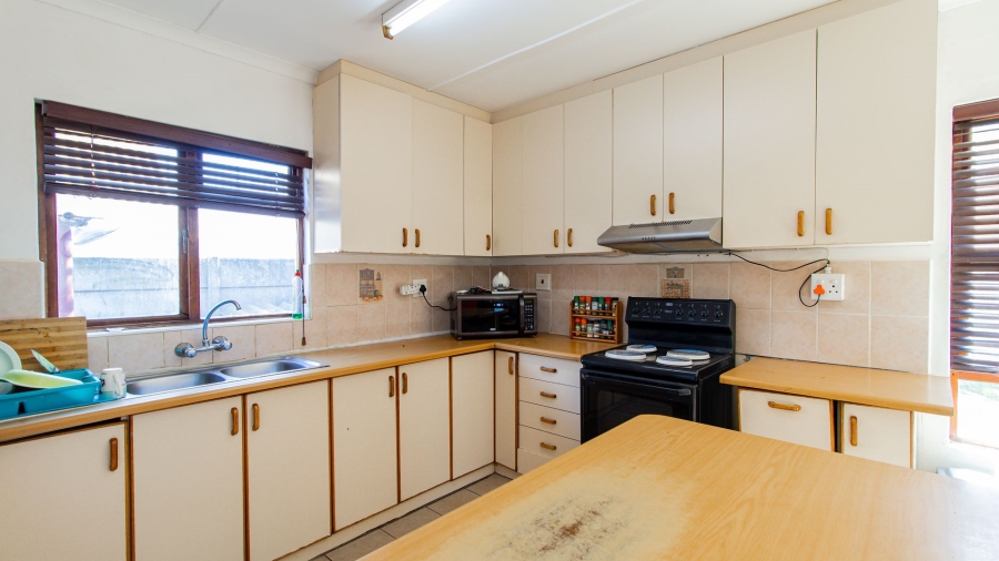 4 Bedroom Property for Sale in Britannia Bay Western Cape